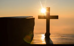 Nowoczesny dom pogrzebowy organizuje zarówno pogrzeby katolickie, jak i świeckie