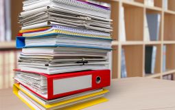 Czy archiwizacja akt firmowych to zadanie, które możemy zrealizować samodzielnie?