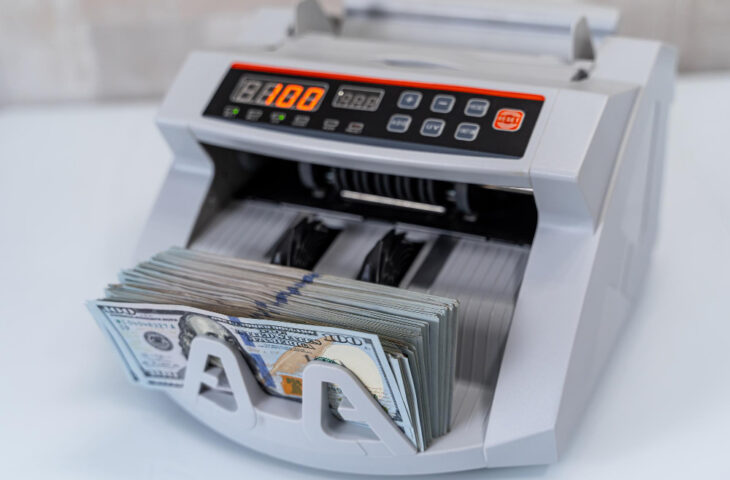 Liczarki do banknotów – na co zwrócić uwagę przy wyborze liczarki?
