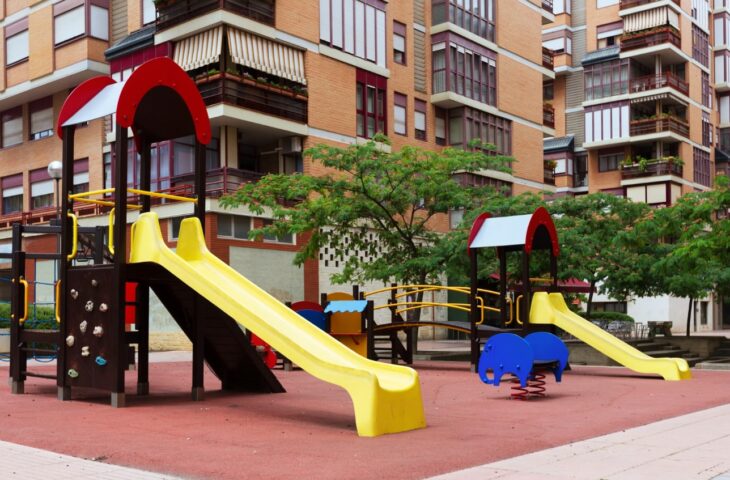 Place zabaw, które pokochają najmłodsi – jak je zaplanować i dlaczego warto?